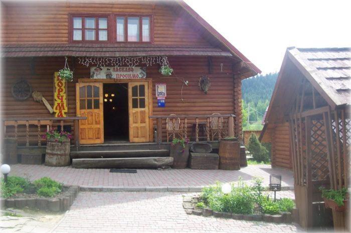 Boykivskiy Dvir Hotell Yasenitsa Zamkova Exteriör bild