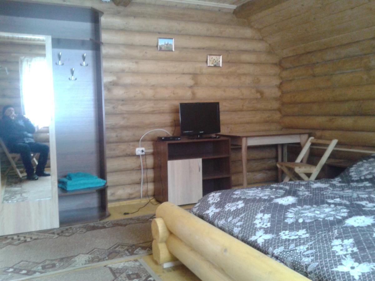 Boykivskiy Dvir Hotell Yasenitsa Zamkova Exteriör bild